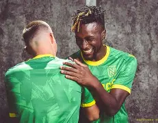 包含尼斯客场逼平南特,保持不败纪录的词条 包含尼斯客场逼平南特,保持不败纪录的词条