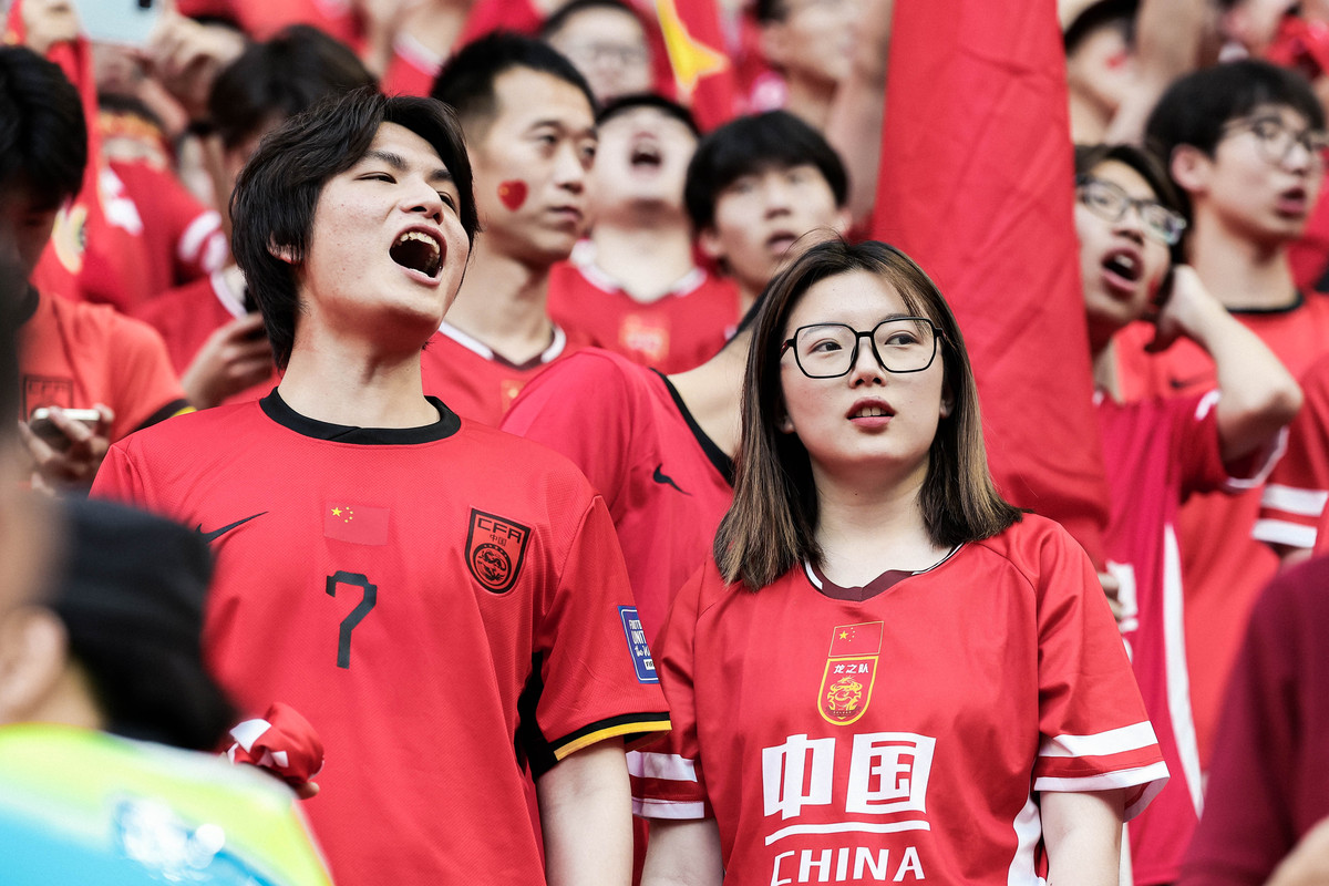 中国足球联赛备受球迷热情追捧，场场精彩的简单介绍